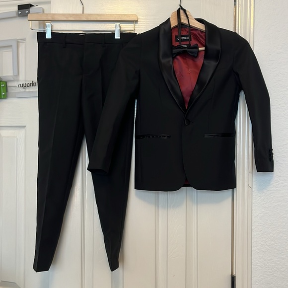 Boys Tuxedo Suit Black: Size 6/7, but Label Reads Size 8 - Picture 3 of 5